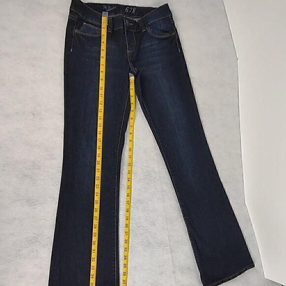 The Limited Denim Medium Dark Wash 678 Cotton Jeans. Size 2R - Picture 6 of 11